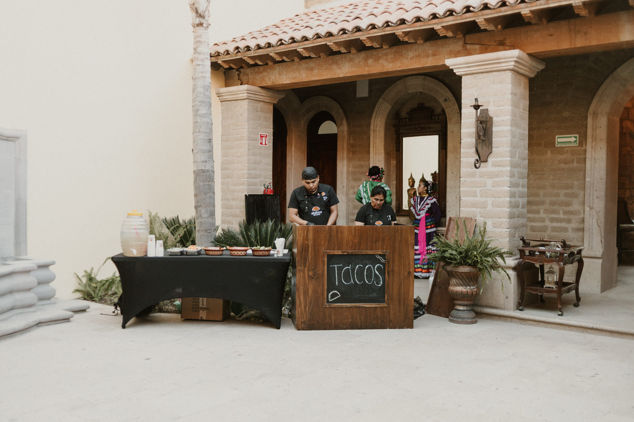 Taquizas, barras de antojitos, esquites y catering para bodas y eventos en San Miguel de Allende.