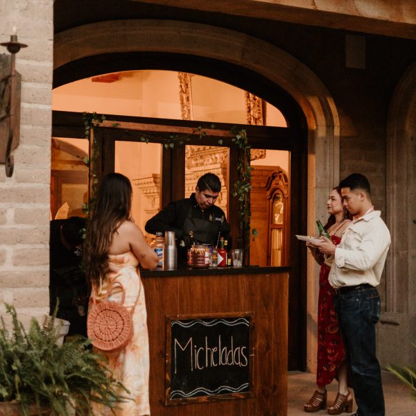 Taquizas, barras de micheladas, esquites y catering para bodas y eventos en San Miguel de Allende.